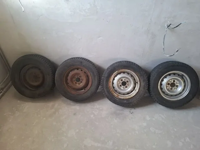 Продам диски R13 ВАЗ с зимней резиной 175/70/13 - Запчасти в Неизвестно