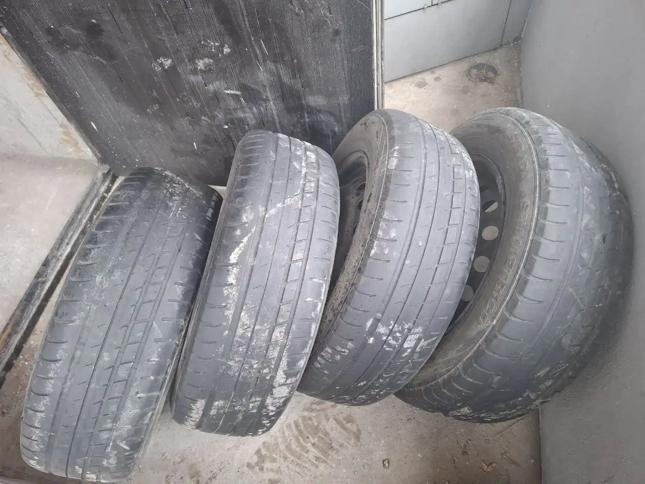 Комплект колес 5x100 ЦО 54.1 с летней резиной 195/65/15 2020 года - Колеса и диски (Запчасти) в Хакасия