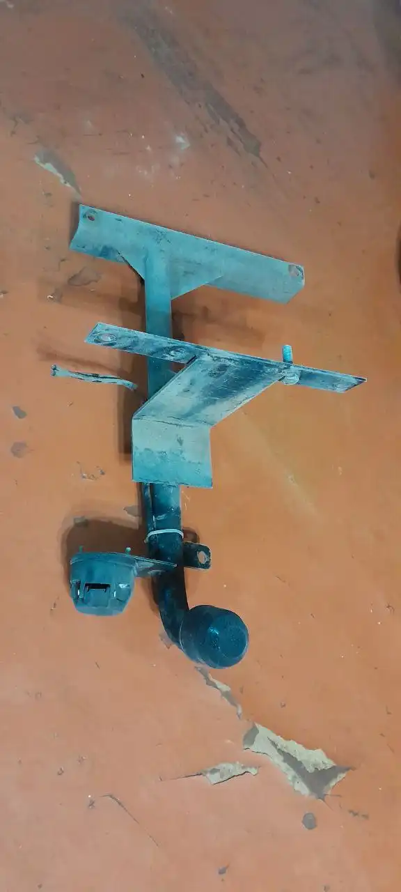 Фаркоп с розеткой для ВАЗ 2114 - Запчасти (Авто) в Хакасия