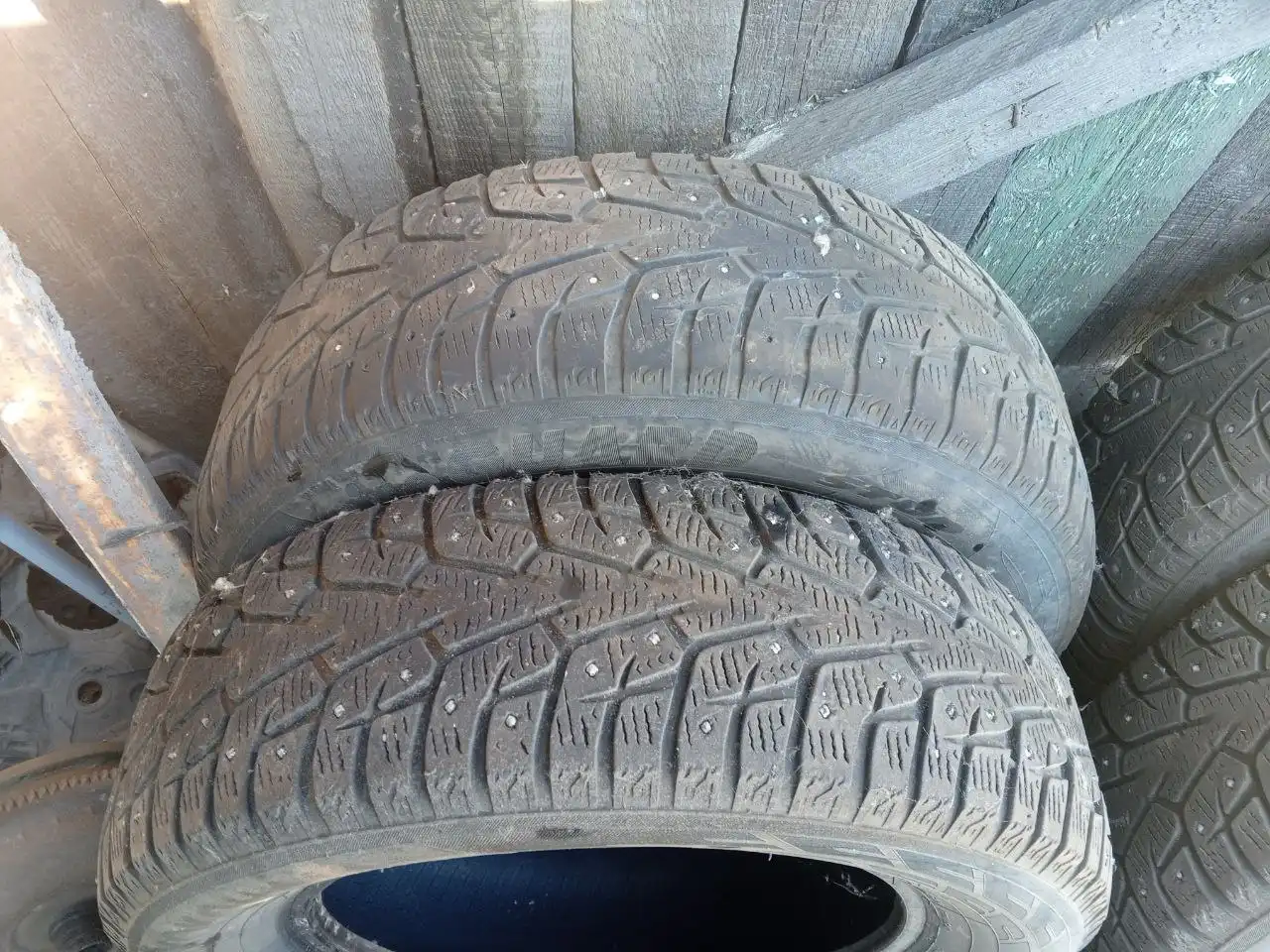 Продажа шиповки Yokohama 215/65 R16 - Шины (Авто) в Неизвестно