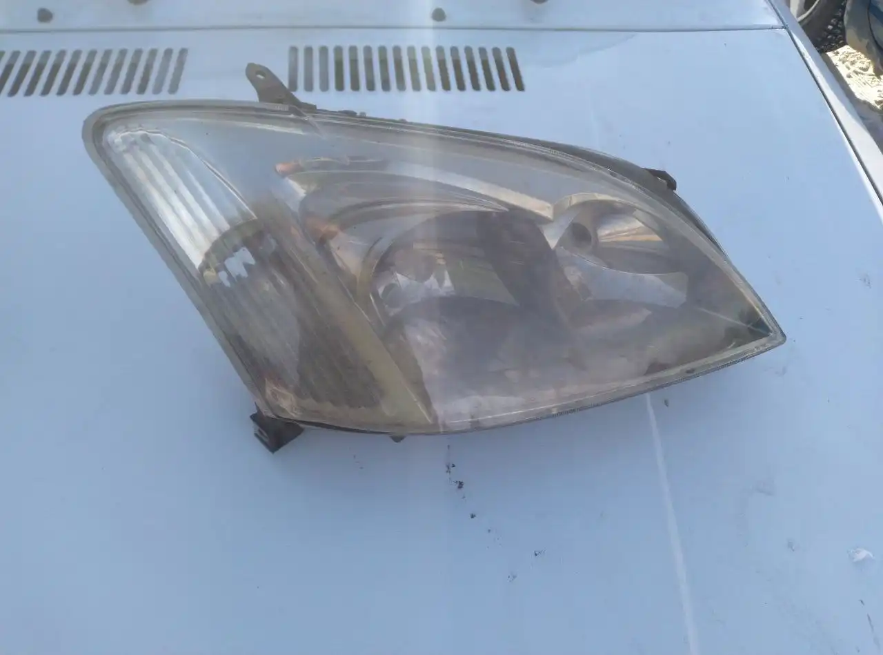 Правая фара Toyota Runx 2002 года - Автосвет (Запчасти) в Абакан