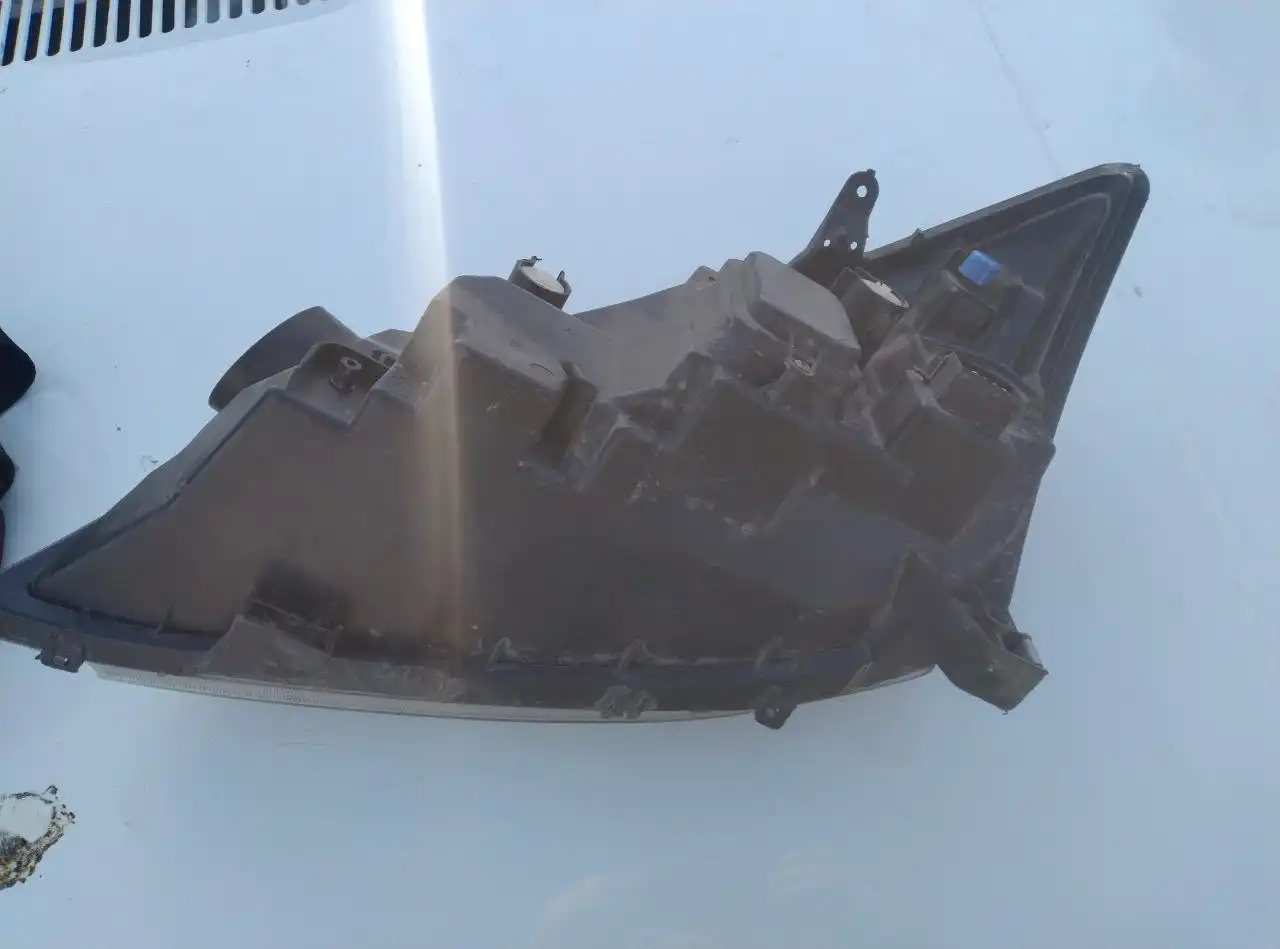 Правая фара Toyota Runx 2002 года - Автосвет (Запчасти) в Абакан