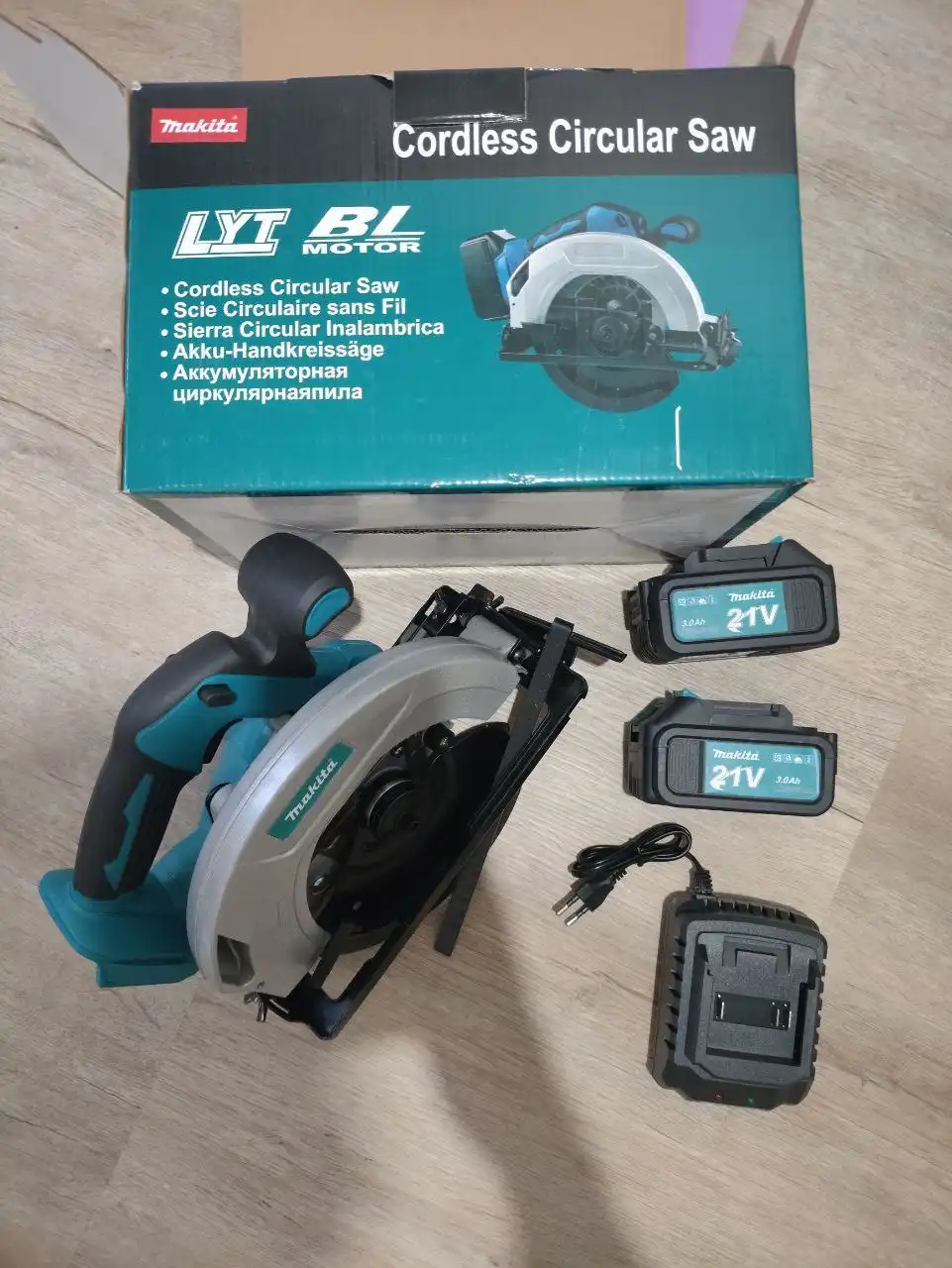 Продажа циркулярной пилы и миксера - Барахолка в Неизвестно