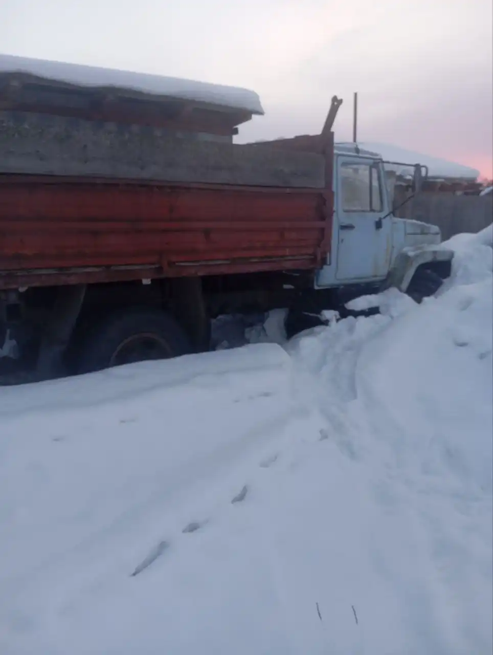 Продам самосвал - Грузовики (Авто) в Неизвестно