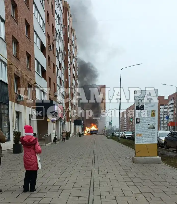 Горит грузовик в Новой Самаре