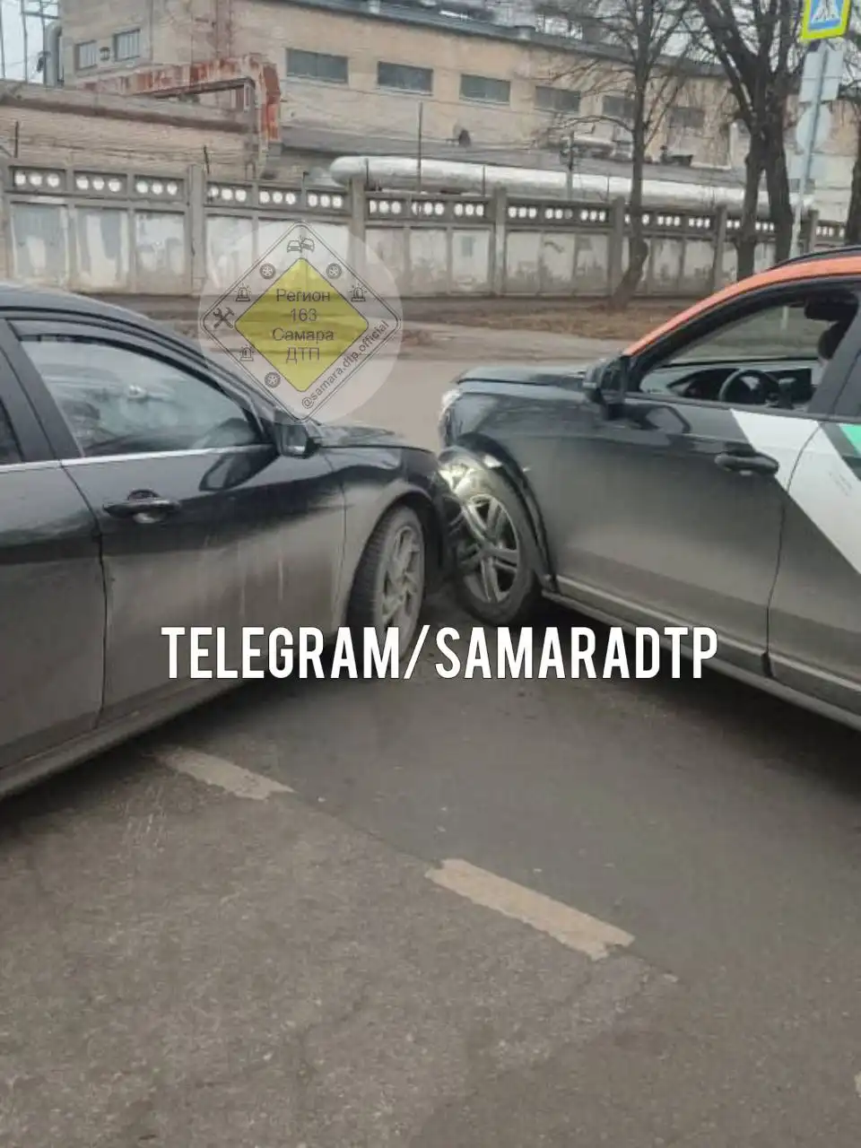 ДТП на перекрестке Карбышева и Блюхера с участием каршеринга