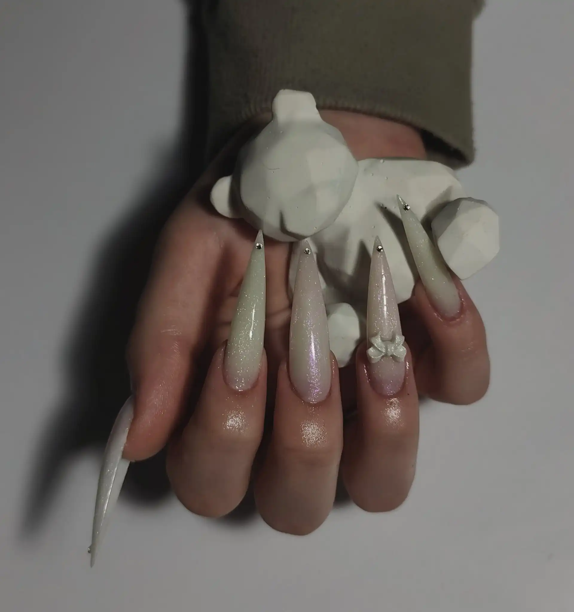 Поиск моделей на маникюр для практики