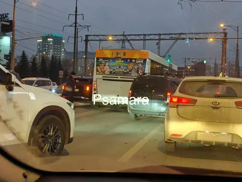 ДТП ЦАВ, две полосы, в город все стоит - Услуги в Самара