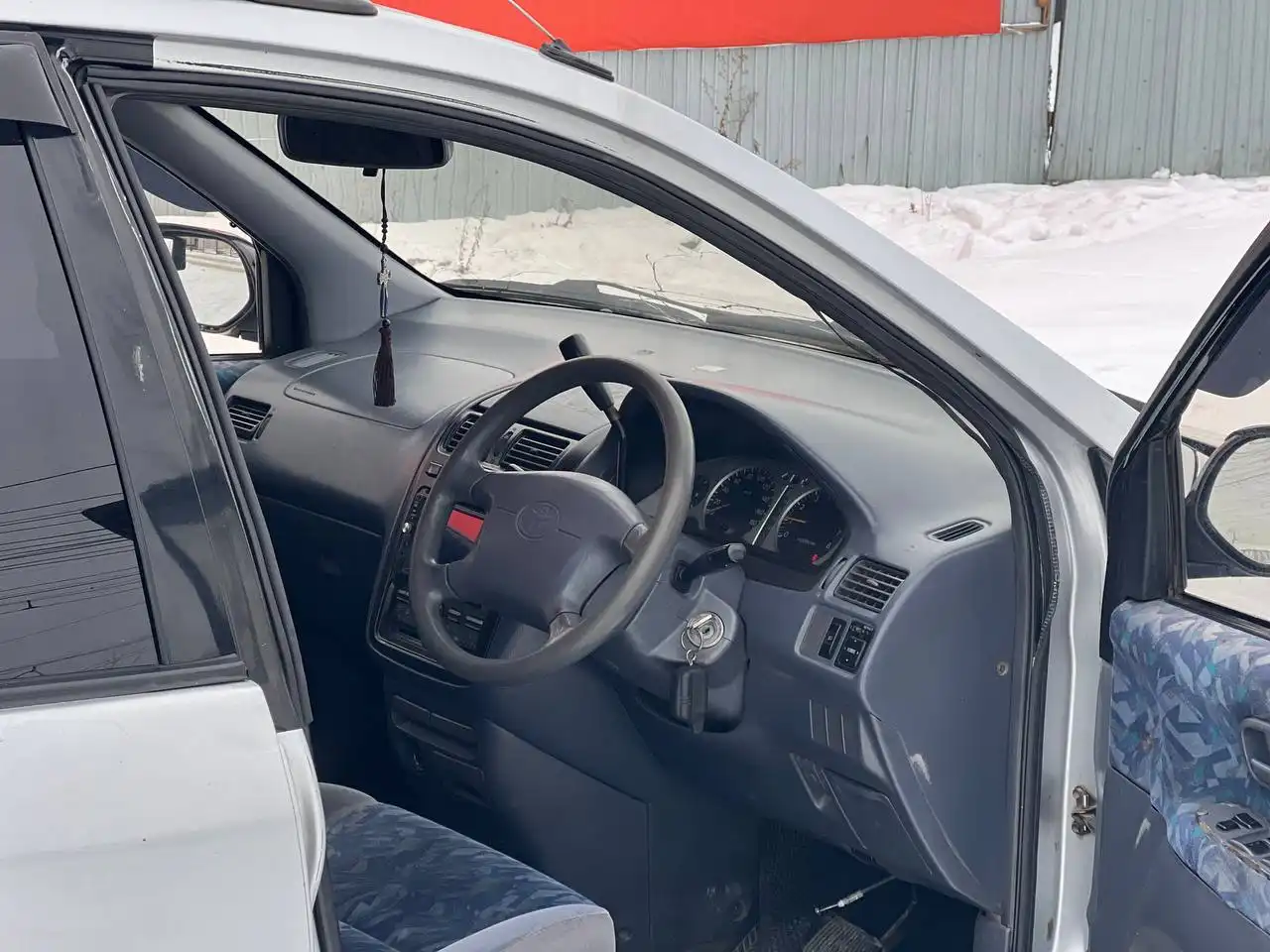 Продажа Toyota Ipsum 1997 года выпуска