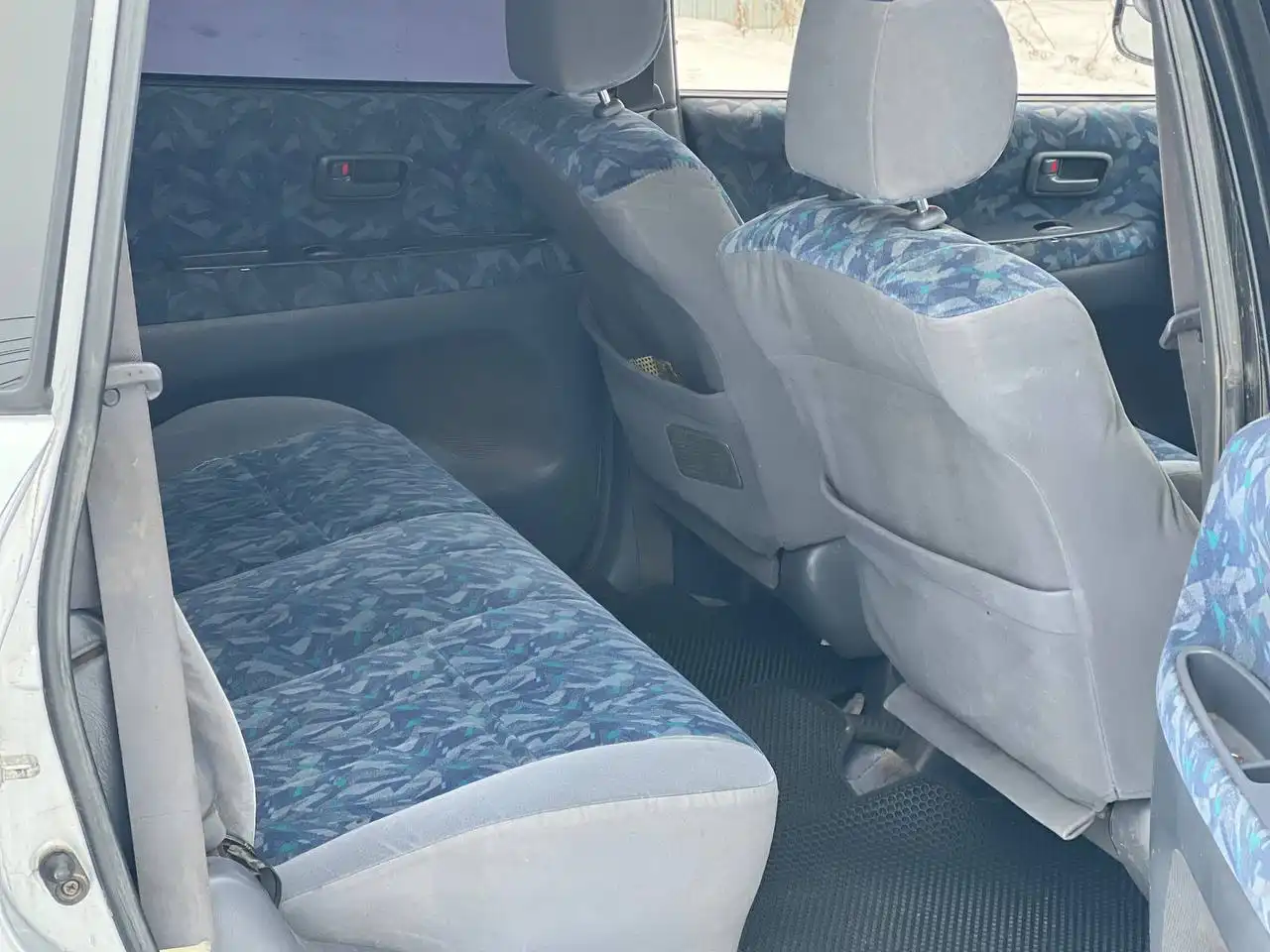 Продажа Toyota Ipsum 1997 года выпуска