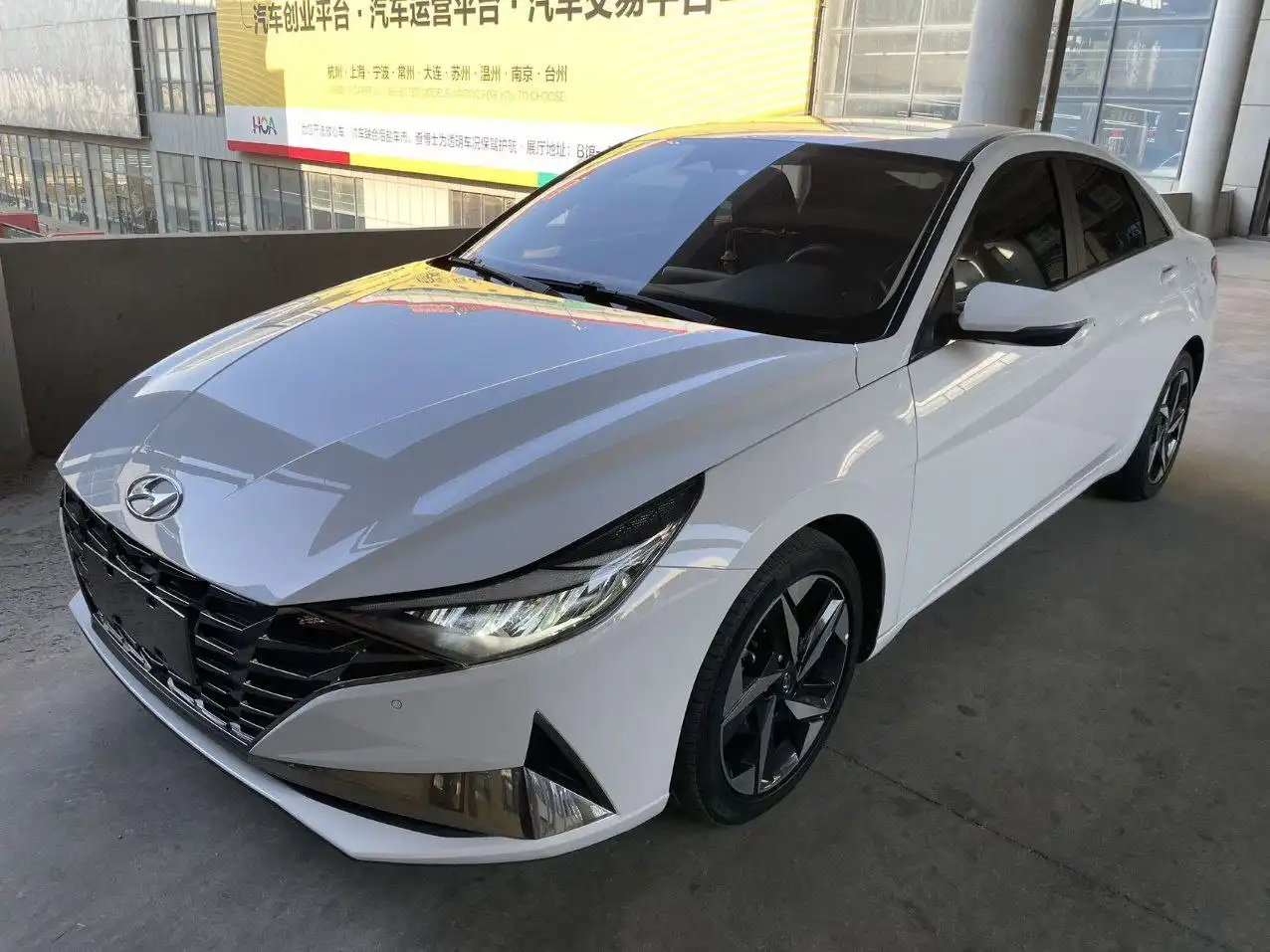 Hyundai Elantra 1.5L CVT LUX Premium Edition 2021