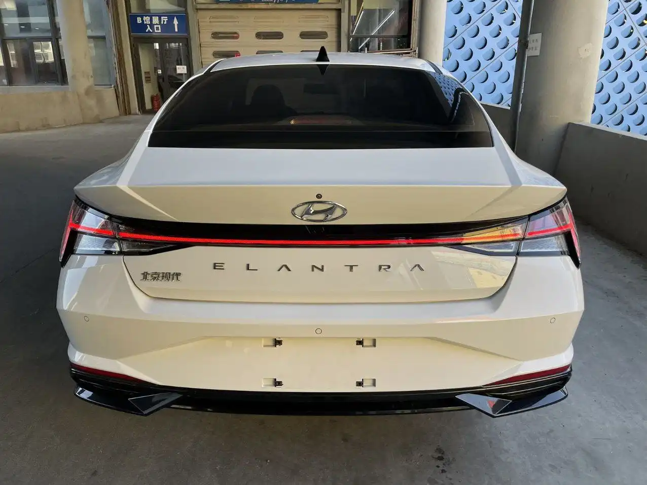 Hyundai Elantra 1.5L CVT LUX Premium Edition 2021