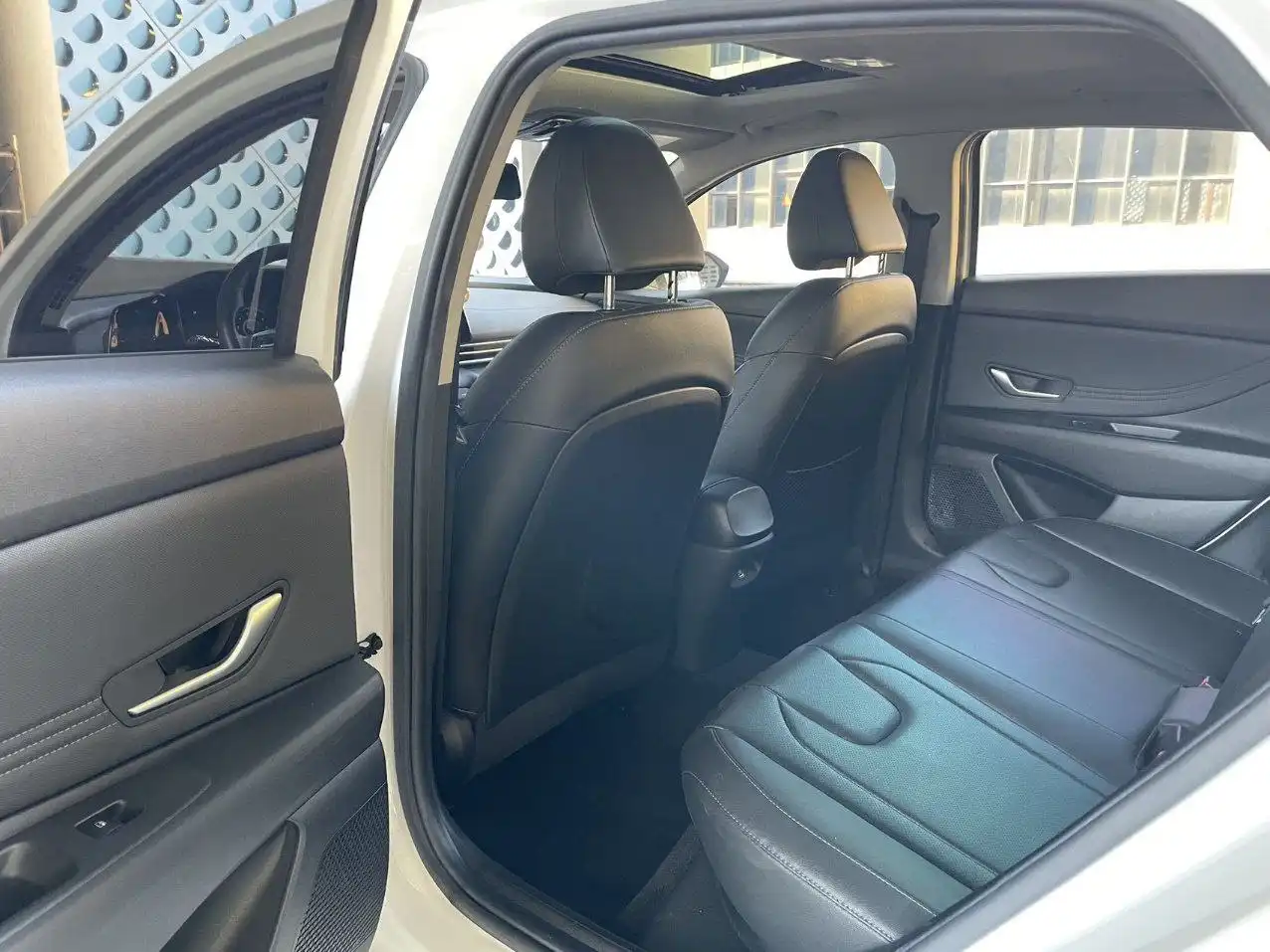 Hyundai Elantra 1.5L CVT LUX Premium Edition 2021