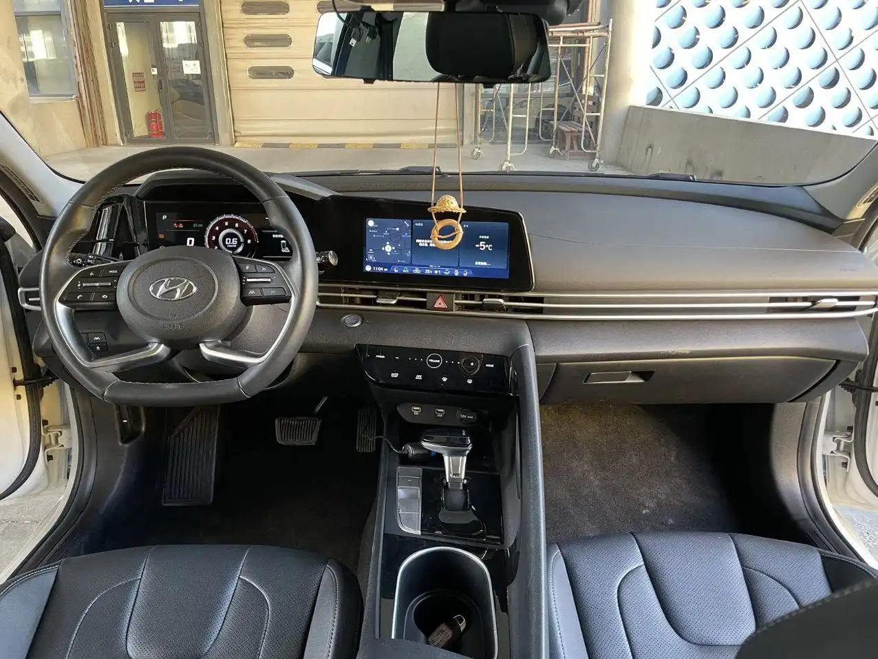 Hyundai Elantra 1.5L CVT LUX Premium Edition 2021