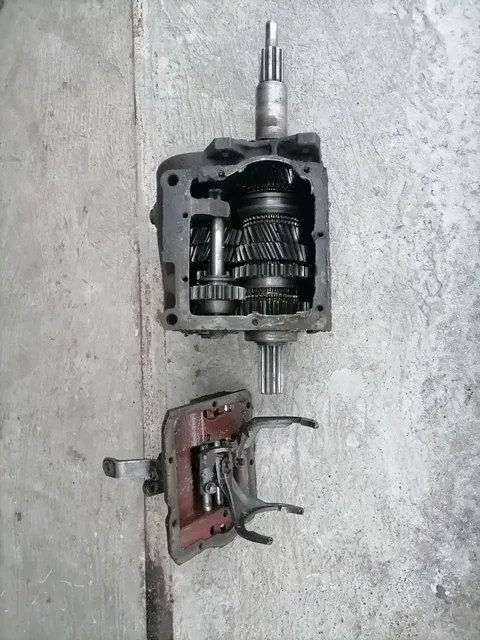 КПП на УАЗ 3303 нового образца - Автомобильные запчасти в Иркутск