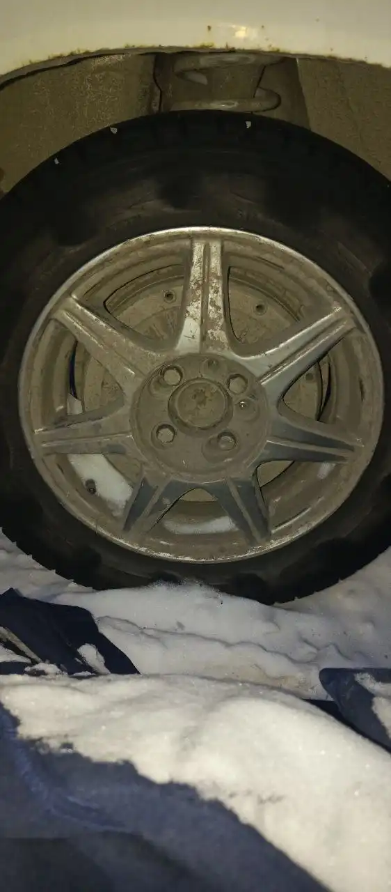 Литье на 14 с зимними шинами - Шины и диски (Авто) в Иркутск