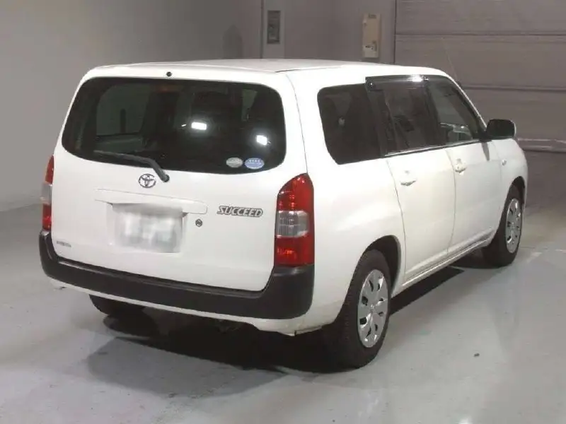 Toyota Succeed 2015 года - Авто в Владивосток