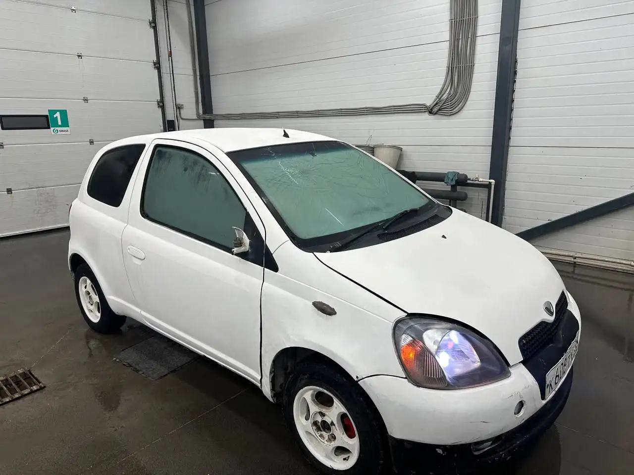 Продам Toyota Vitz 2000 года - Легковые автомобили (Авто) в Иркутск