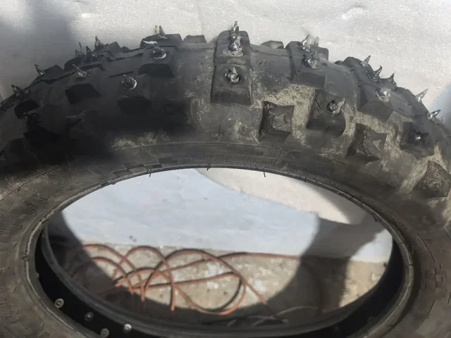Продажа задка 18 раз б/у резина с шипами дюбель на сварке - Авто в Ангарск
