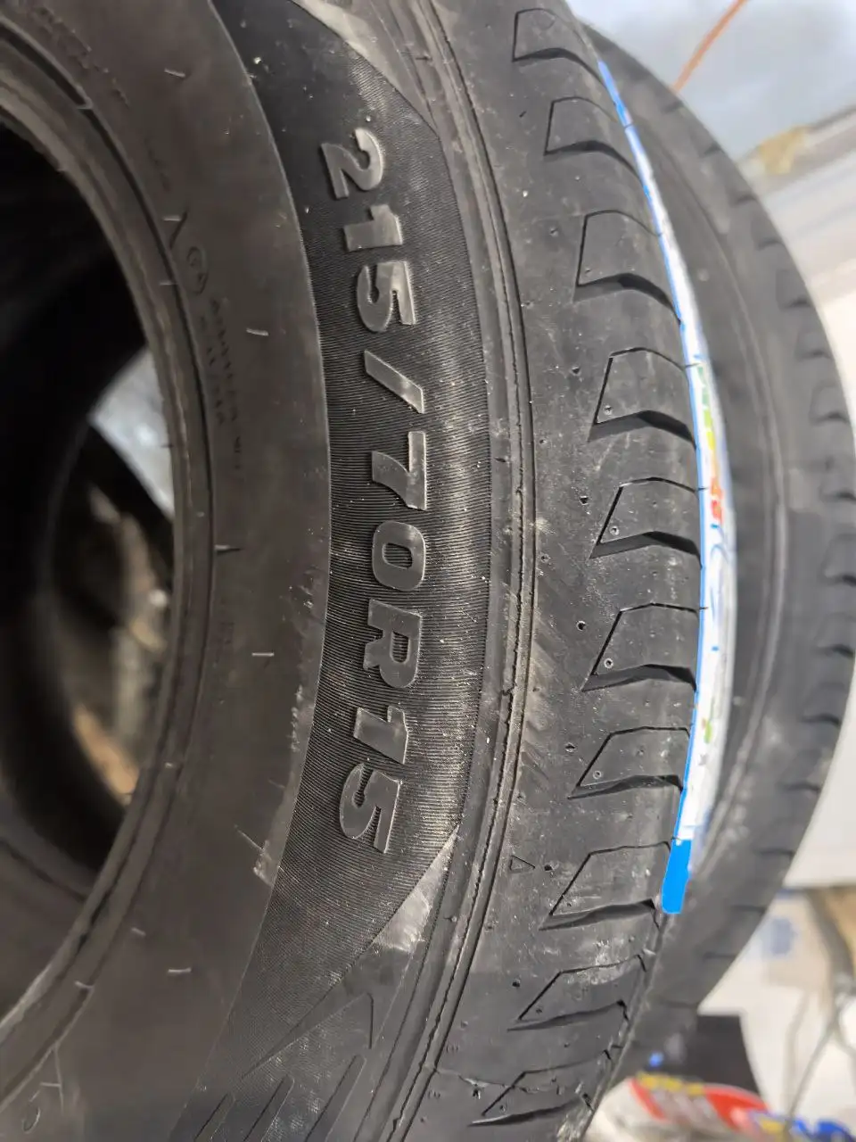 Шины 215/70/15 в Ангарске - Шины (Запчасти) в Ангарск