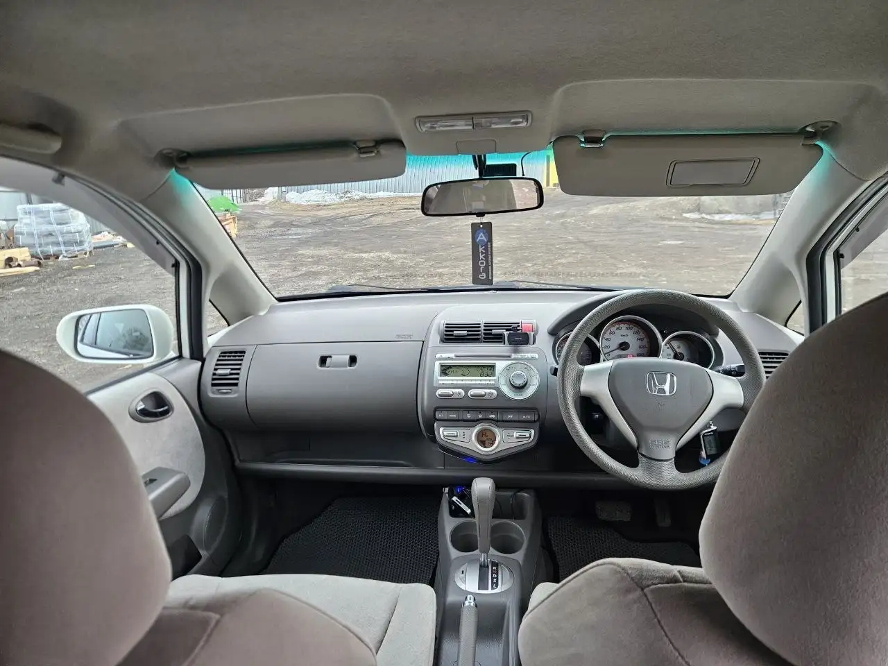Продам Honda Fit 2001 года в достойном состоянии - Легковые автомобили (Авто) в Иркутск