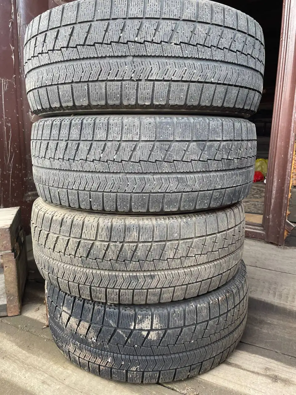 Продам зимнюю резину Bridgestone 195/55 R16 - Шины (Авто) в Иркутск