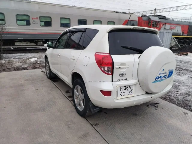 Toyota RAV4 2006 - Колпаки в Иркутск