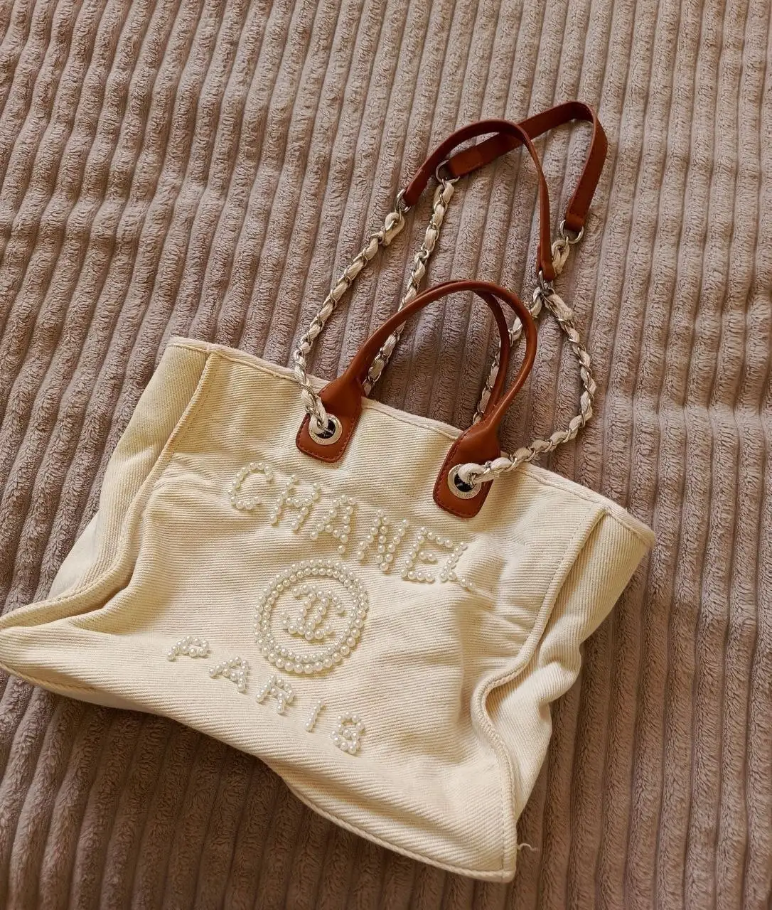 Женская белая сумка-тоут Chanel Deauville Medium - Одежда в Москва