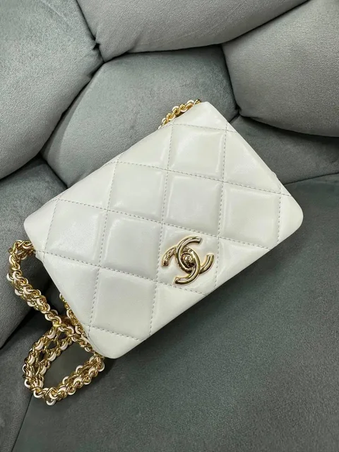 Сумка Chanel оригинал состояние отличное - Жилетки в Москва