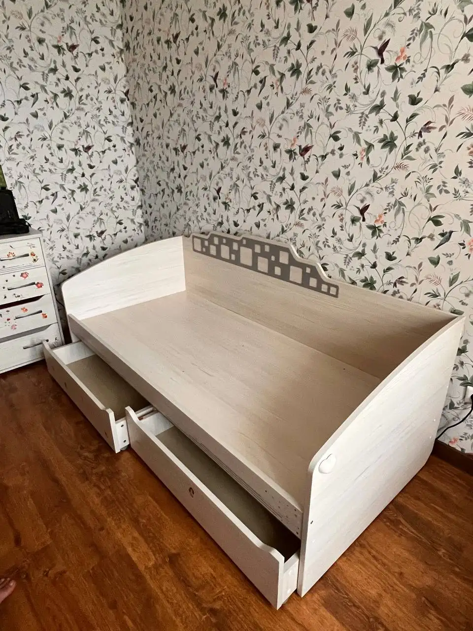 Продам кровать и полку Мегаполис - Мебель (Для дома и дачи) в Москва