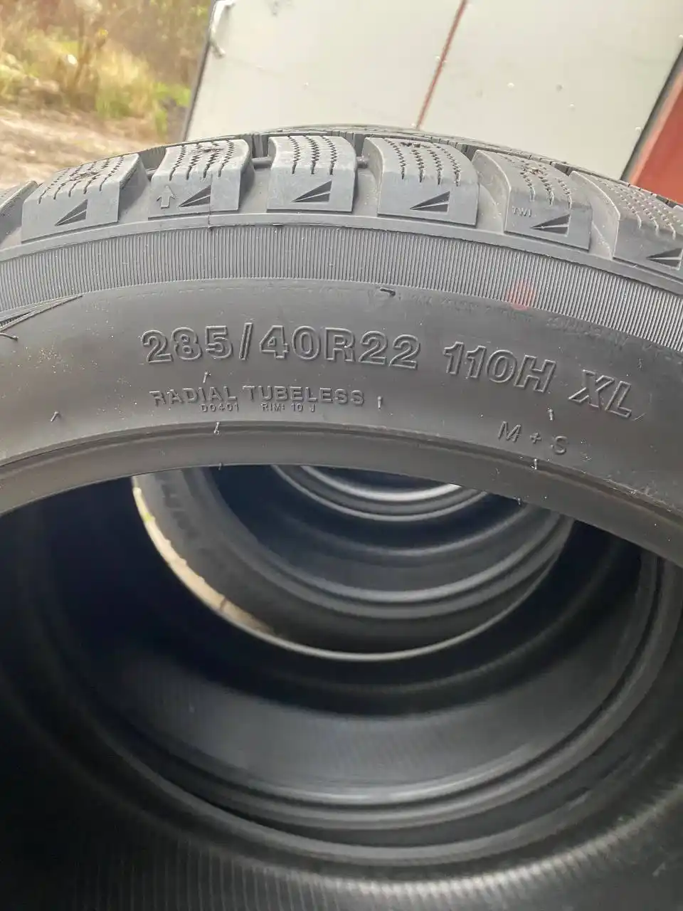 Продам зимнюю резину R22 разноширокие