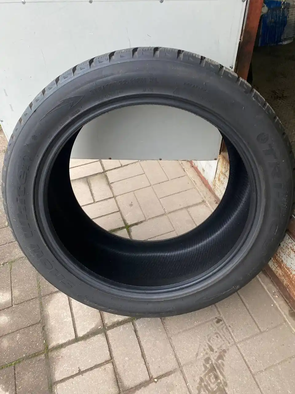 Продам зимнюю резину R22 разноширокие