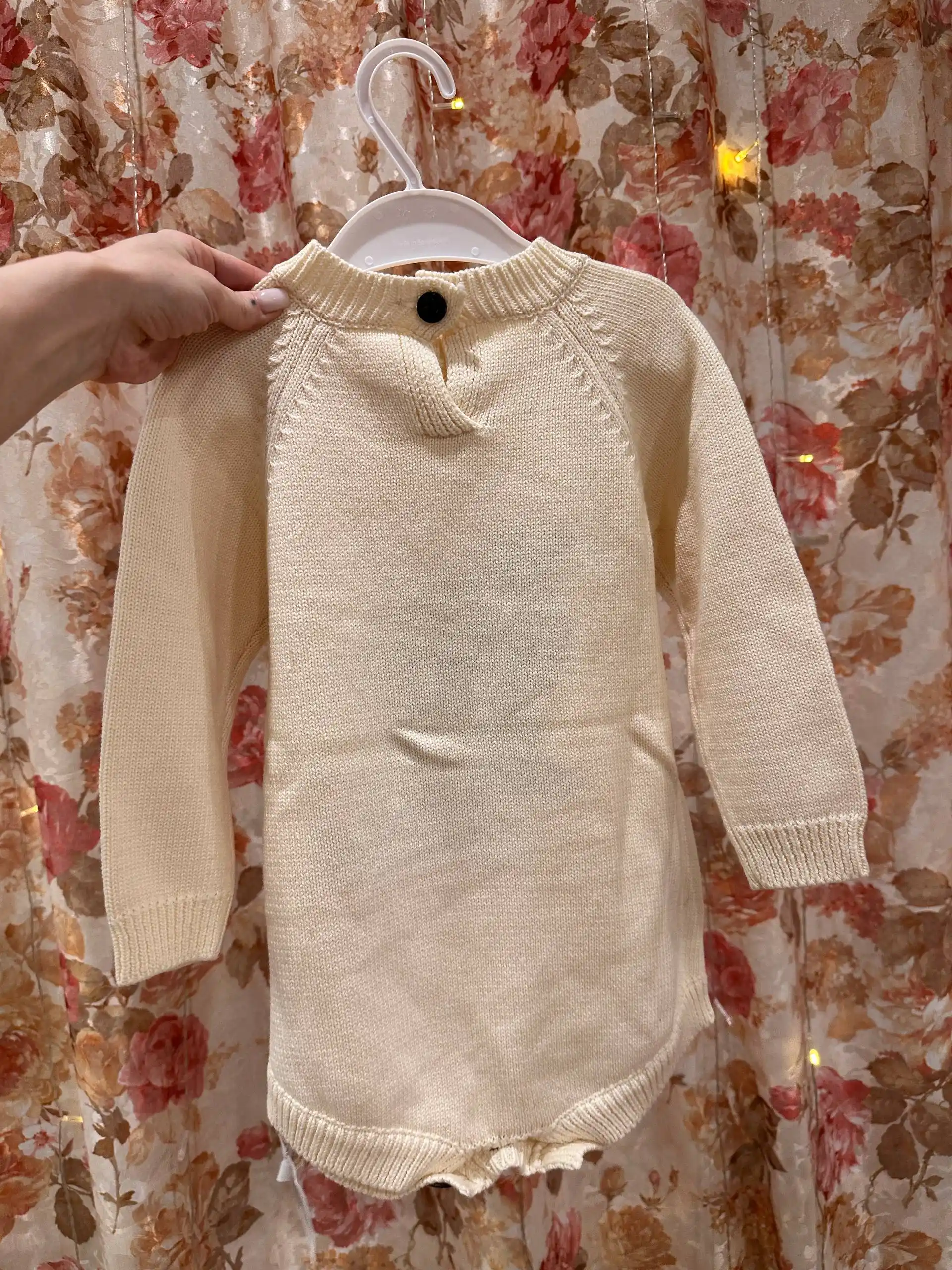 Вязаное боди с рукавами