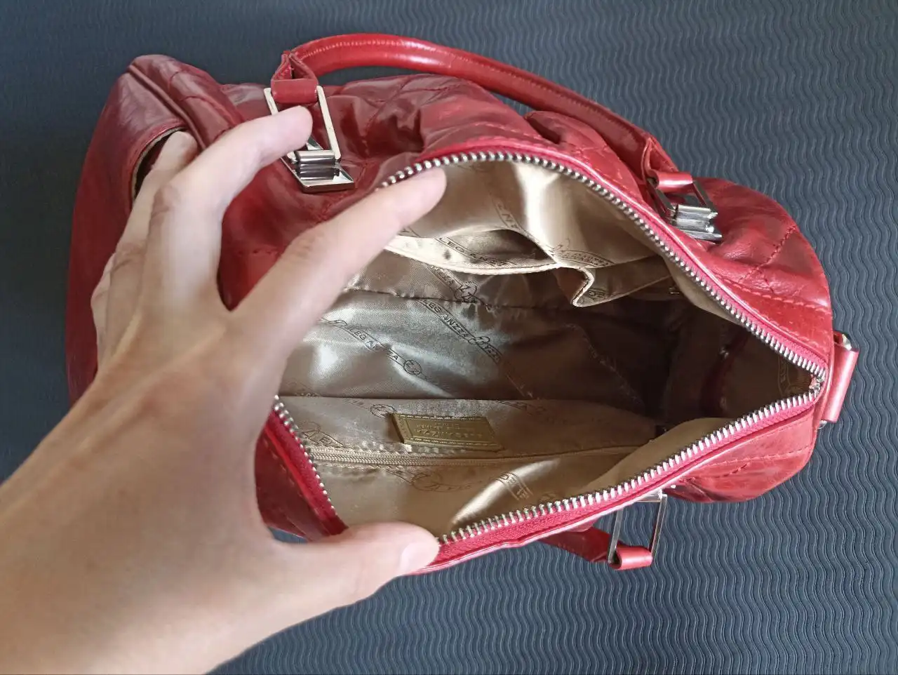 Кожаная сумка Eleganzza