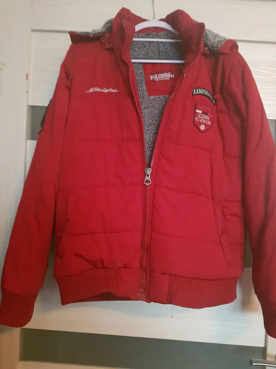 Продажа зимних курток разных брендов