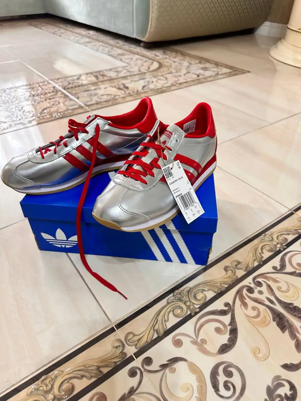 Продам оригинал кроссовки