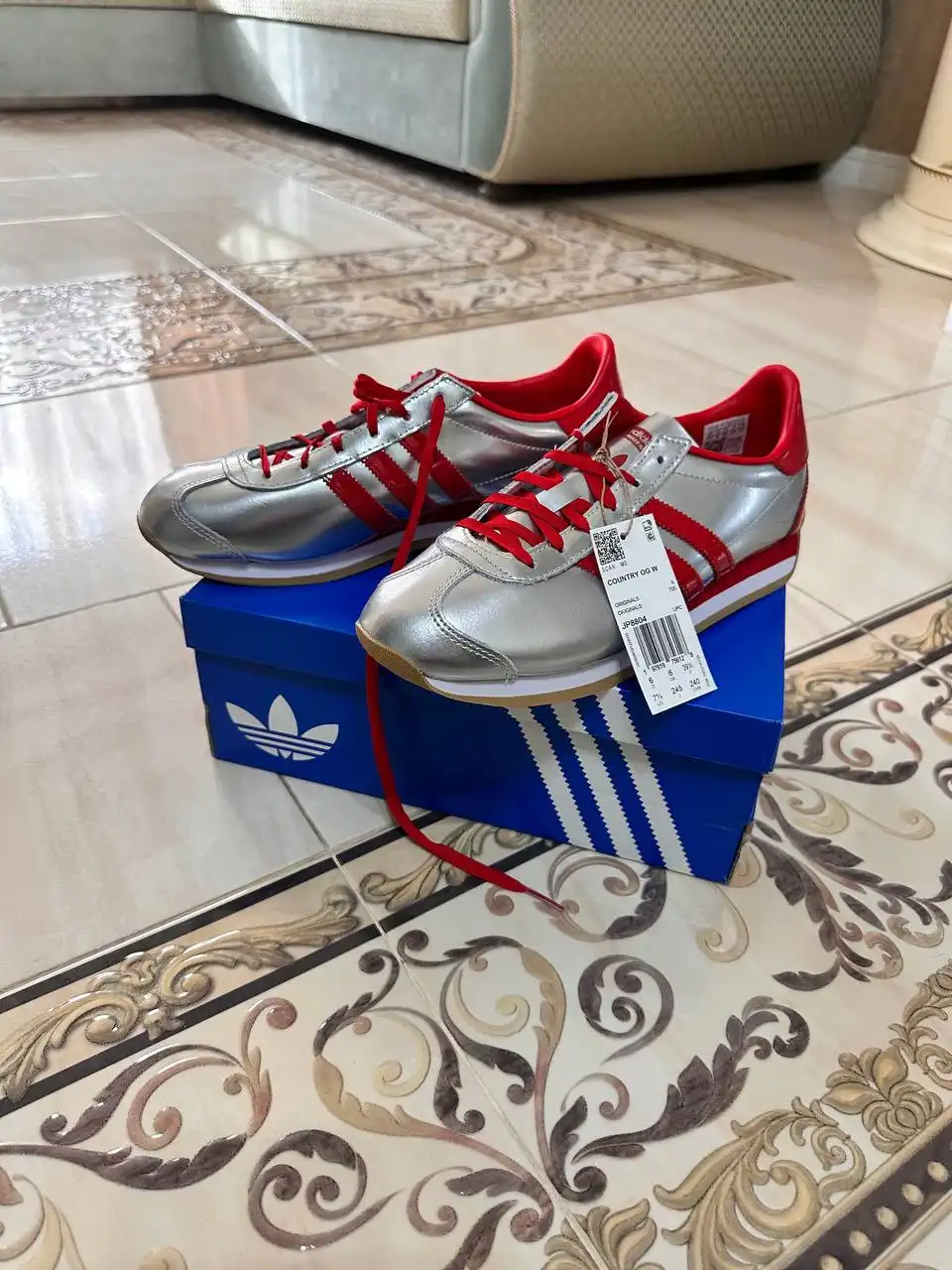 Продам оригинал кроссовки