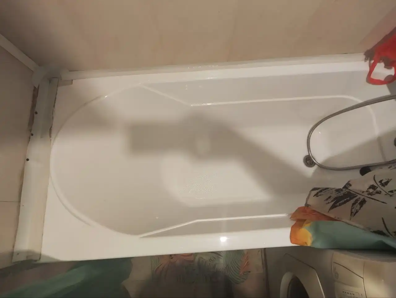 Продам акриловую ванну Нерея