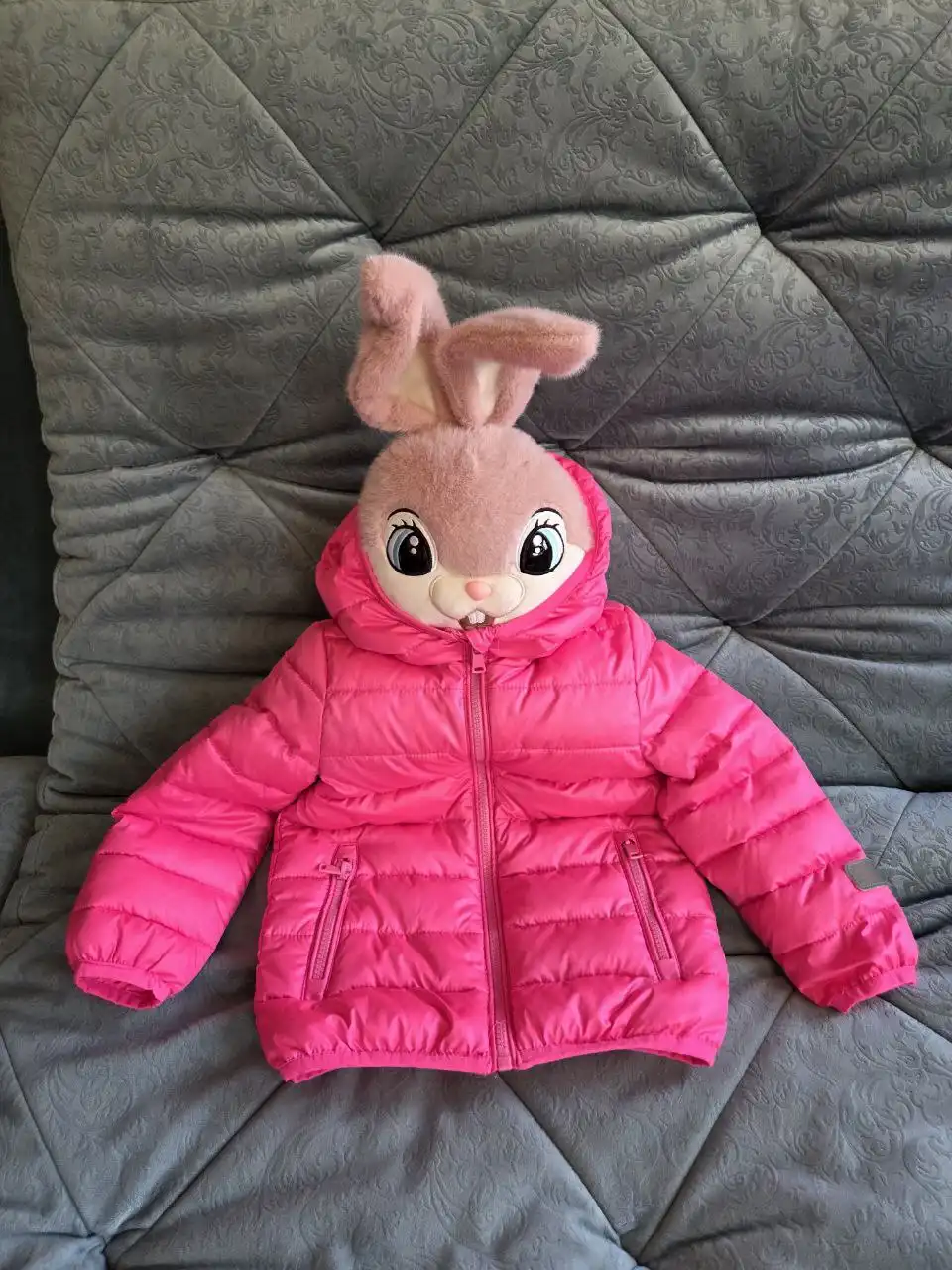 Ярко-малиновая демисезонная куртка с капюшоном