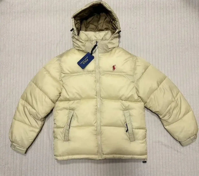 Продажа зимней куртки - Одежда в Москва