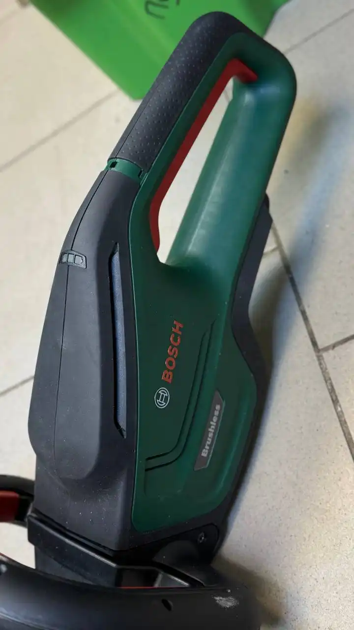 Кусторез Bosch UniversalHedgeCut 18v-50