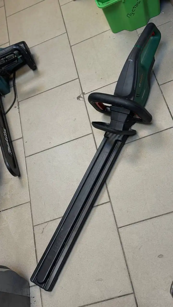 Кусторез Bosch UniversalHedgeCut 18v-50