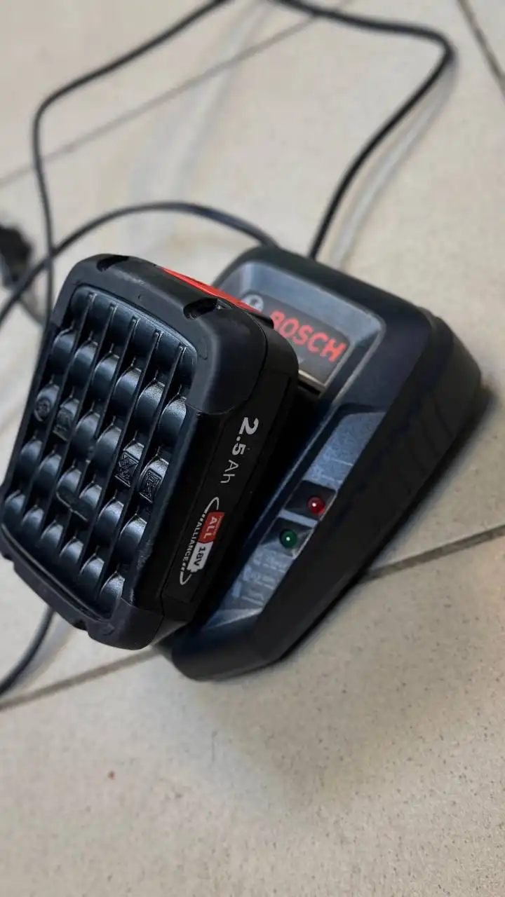 Кусторез Bosch UniversalHedgeCut 18v-50