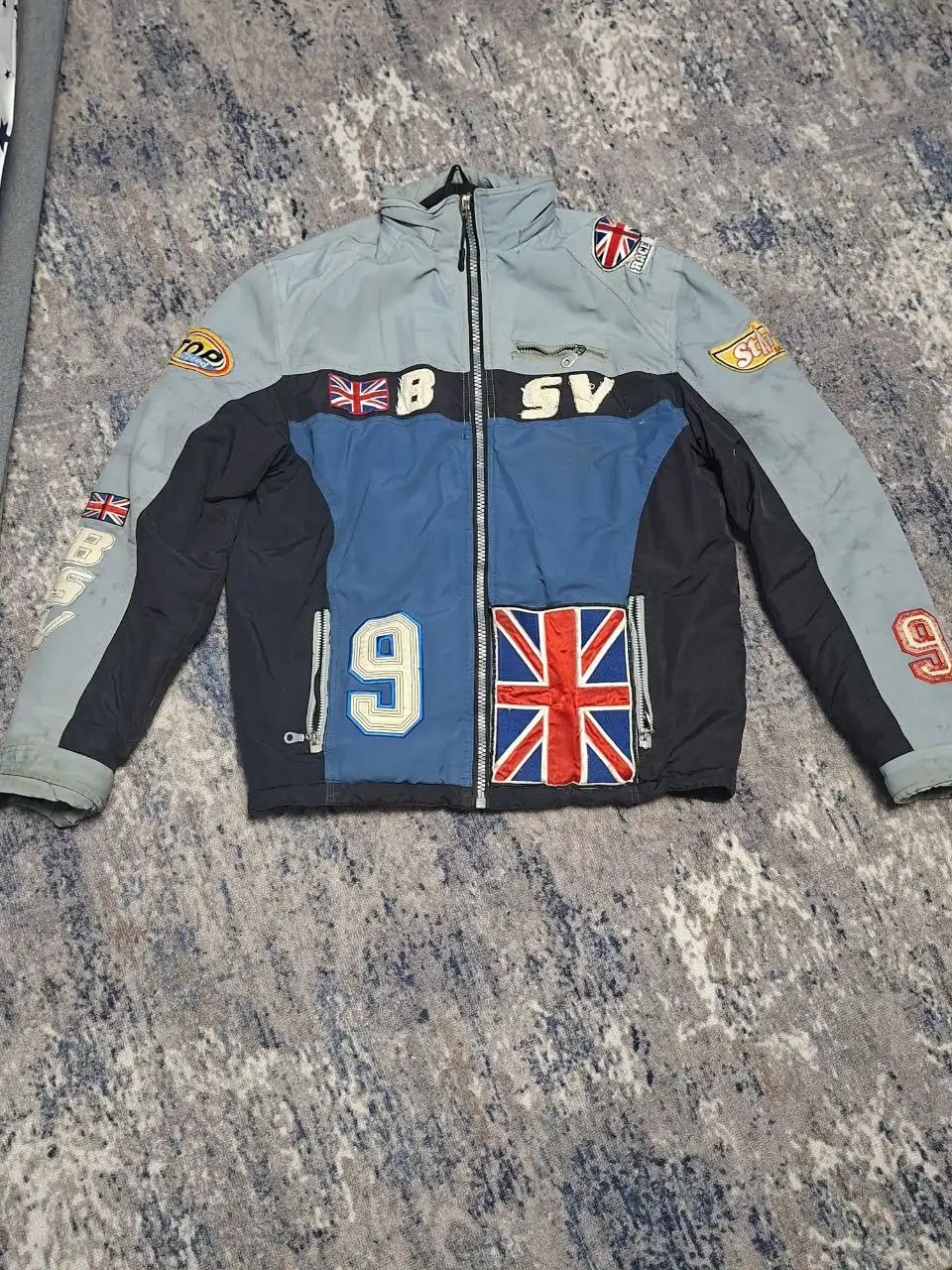 Продажа бомбера и джинсов