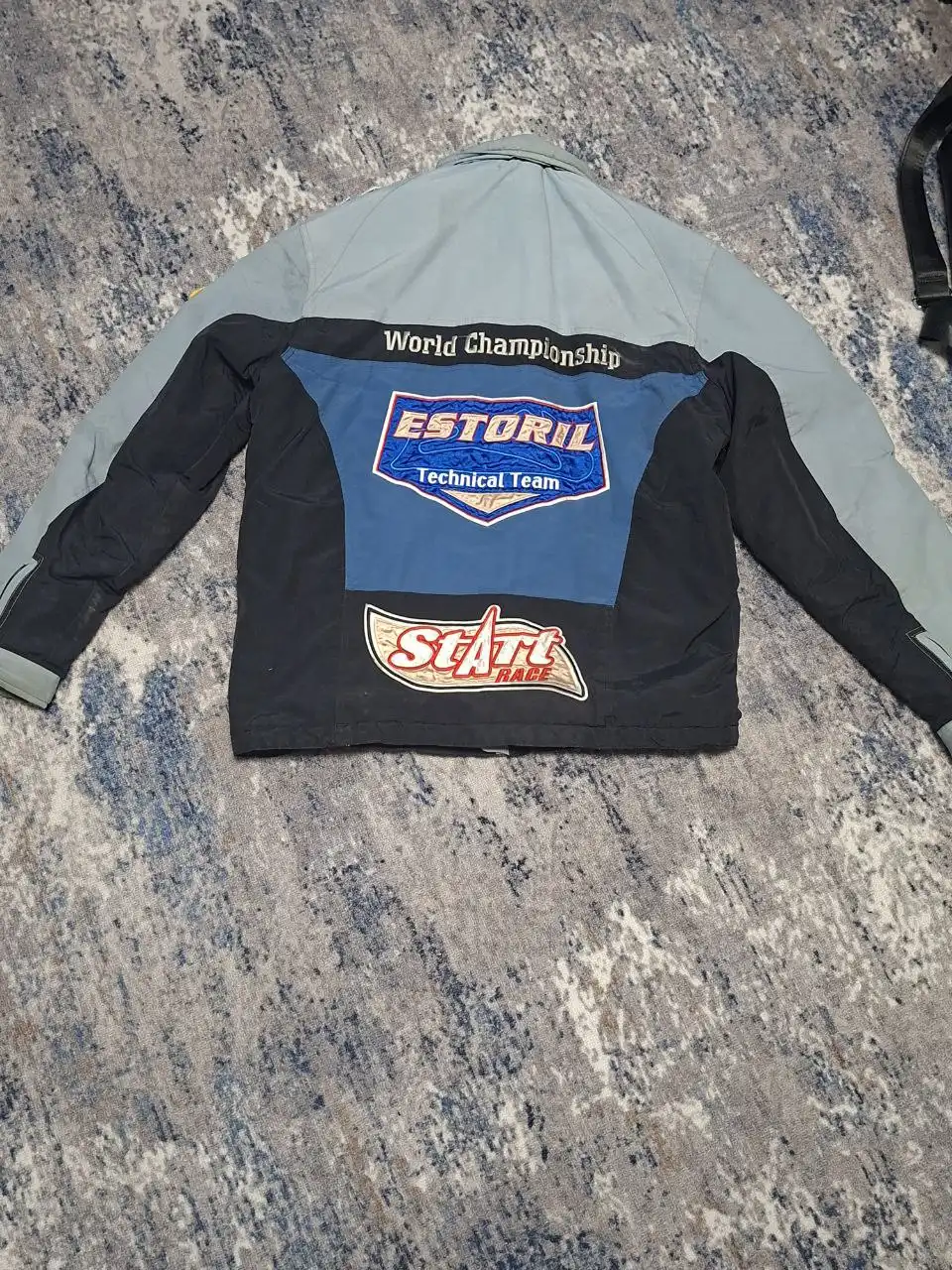 Продажа бомбера и джинсов