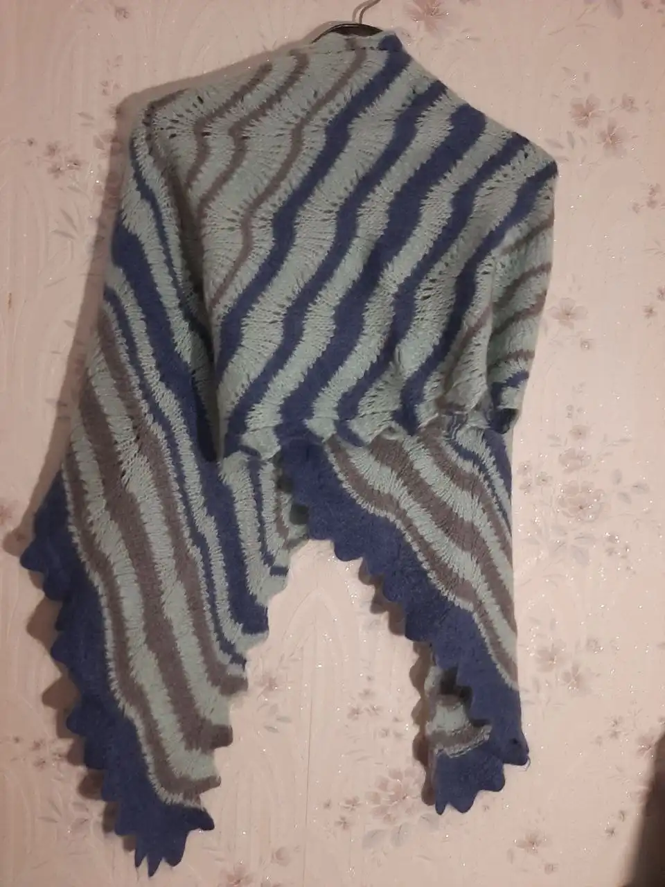 Палантин из шерсти ручной работы