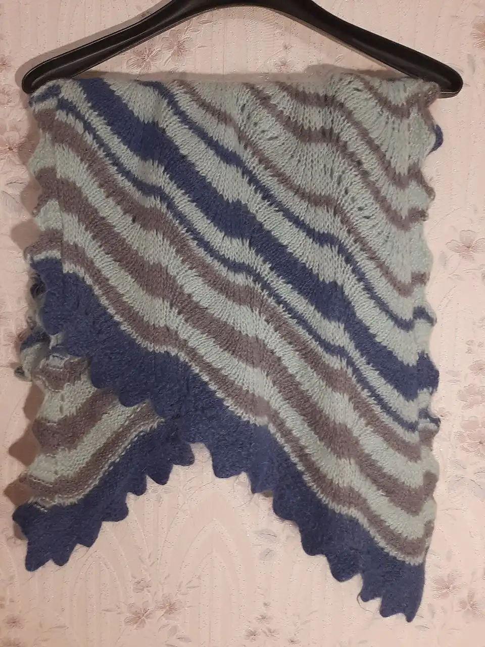 Палантин из шерсти ручной работы
