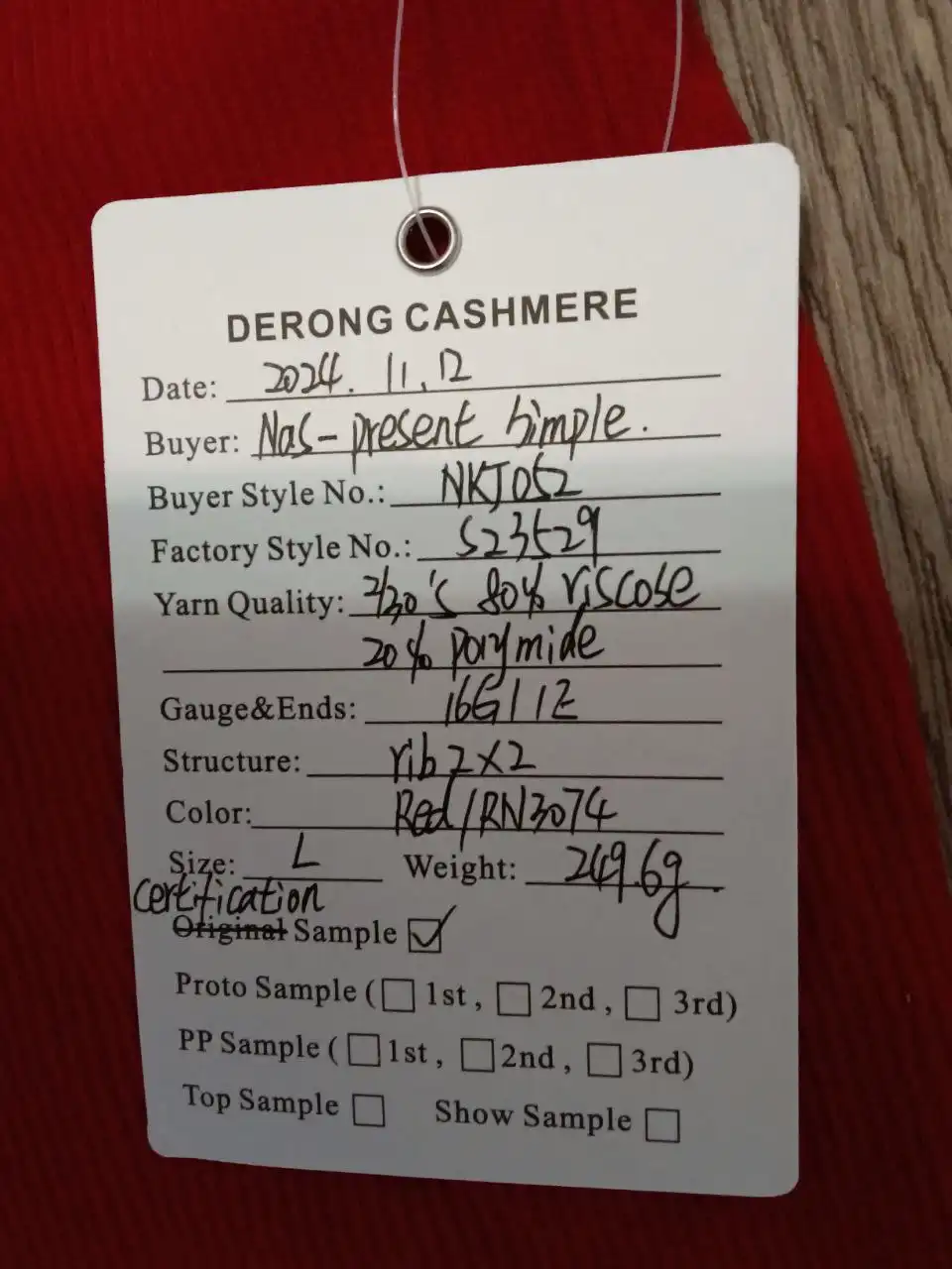 Одежда и обувь от Present & Simple и других брендов