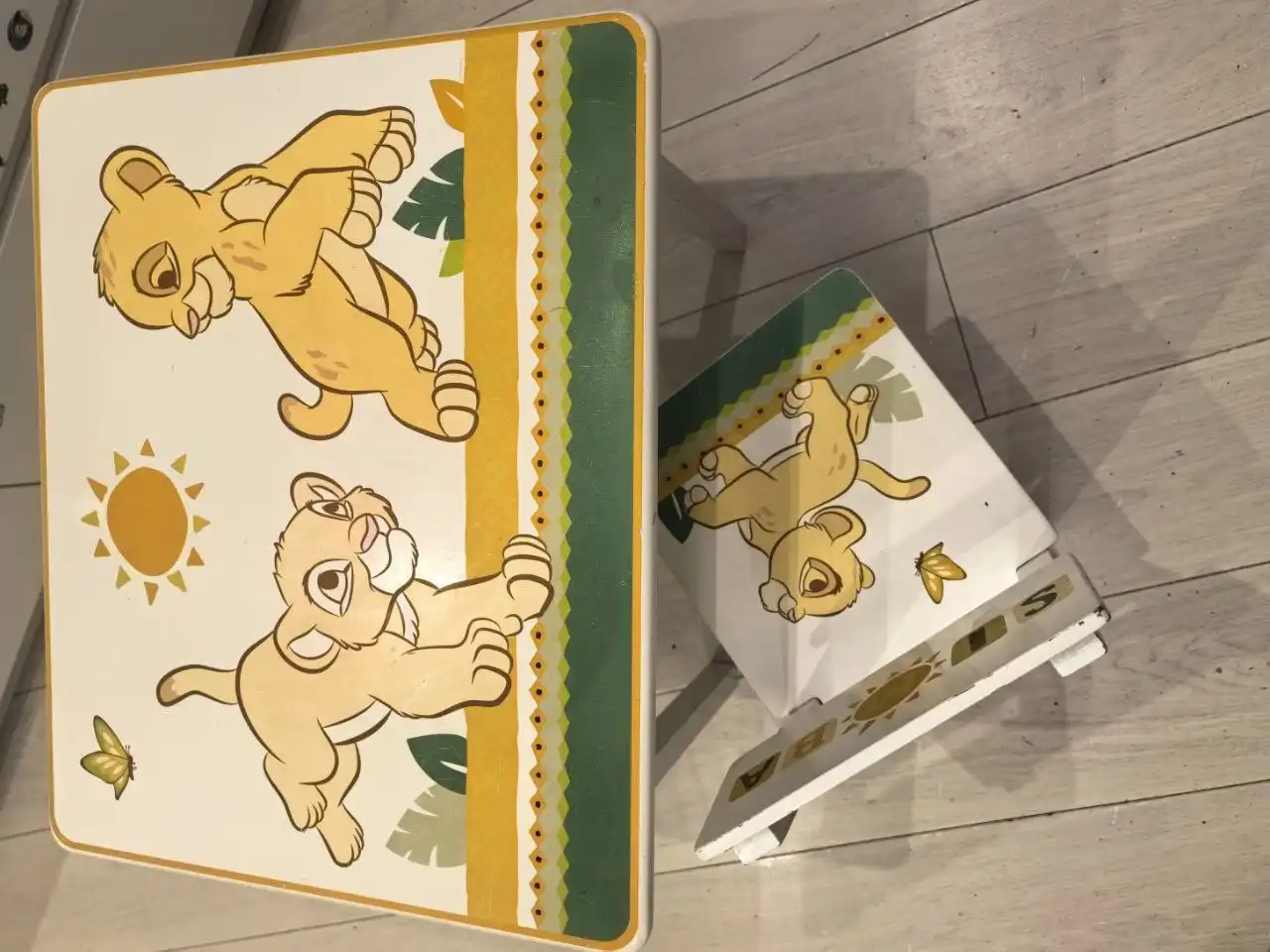 Продам детский стол и стульчик