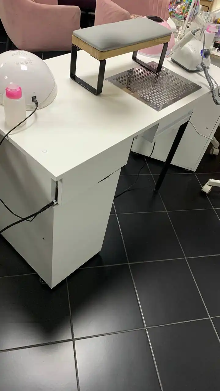 Продажа мебели для маникюра и письменных столов
